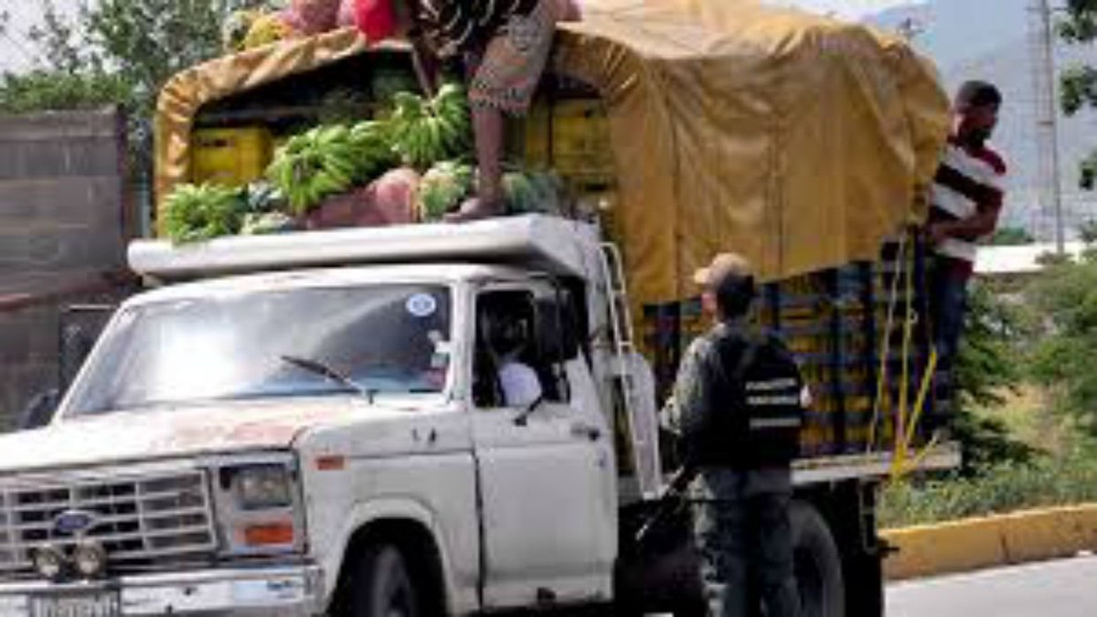 Evalúan costo de fletes para distribuir alimentos en el país.
goo.gl/g5Cg5F <a href="/muzcategui/">Marian Uzcategui</a>  

#Consecomercio
#Flete
#Plan50
#Fedecámaras
#Hiperinflación.