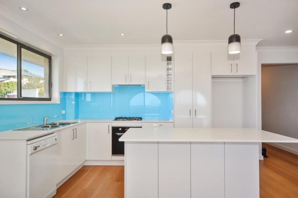 OceanBlueGlass's tweet image. Fresh blue Kitchen Glass Splashback.