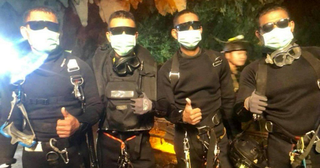 CBSNews's tweet image. Photo shows four badass Thai Navy SEALs who stayed with boys in cave cbsn.ws/2NDyztQ