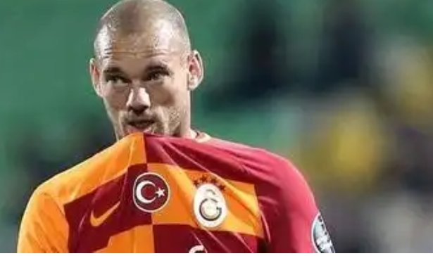 Sneıjder Galatasaray'dan Ayrıldı !
Taraftarın Hiç İstemidiği Bir Ayrılık Gerçekleşti Ve Wesley Sneıjder Hüzünlü Bir Şekilde Galatasaray'dan Ayrıldı 🙁 ! (15.07.2017)