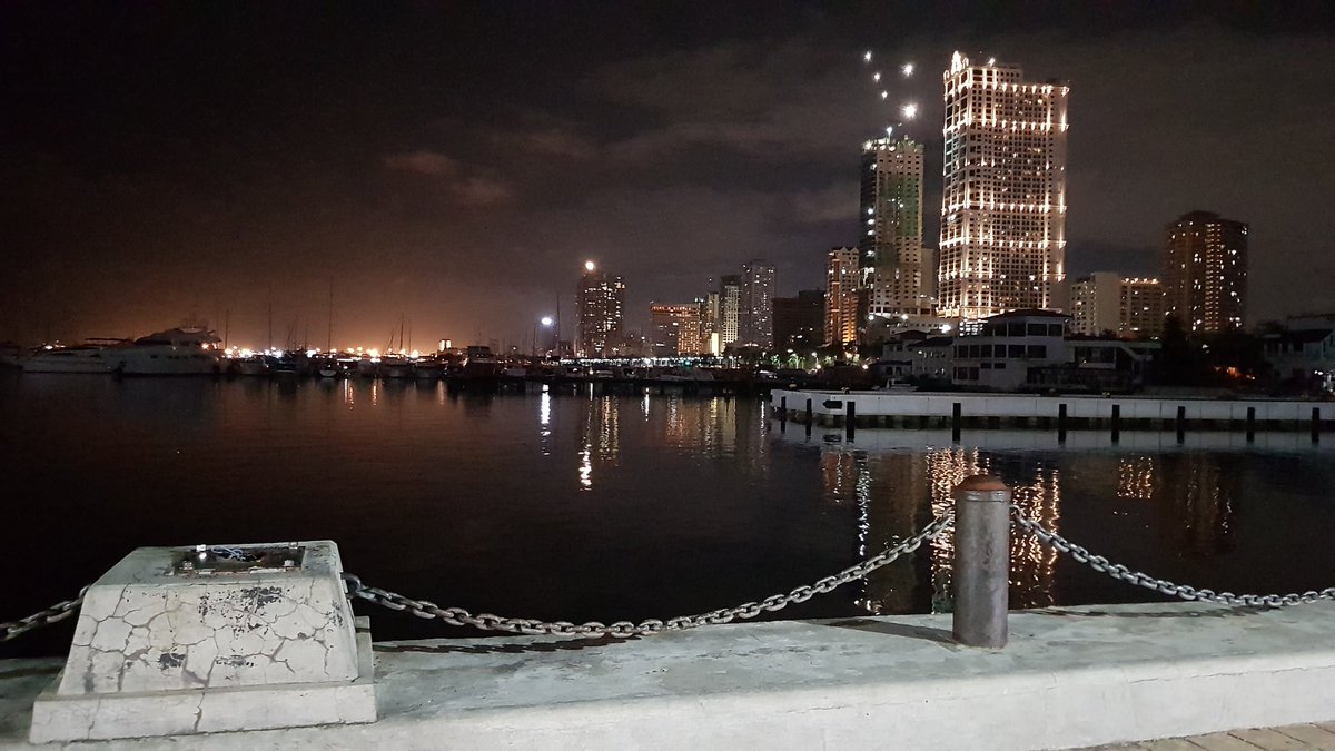idrusomething's tweet photo. Lights.
#HarborSquare https://t.co/rOdoAFOoIw