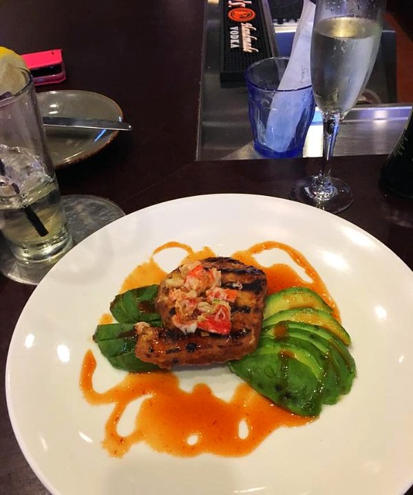 Skipjacks's tweet image. Set on top of avocado, drizzled with sweet red chili sauce, and topped with lobster, our Swordfish Steak is both filling and healthy.

Pc: Diane mackey Arrigo