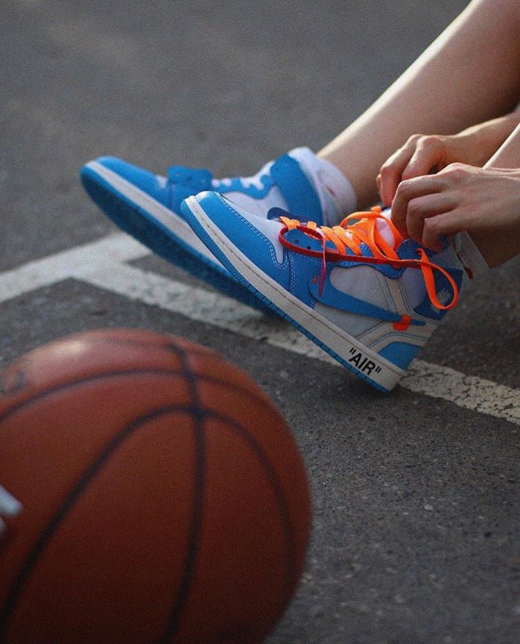SidewalkHustle's tweet photo. Lacing up π
https://t.co/uNHAKHtwkD
#offwhitejordan1 #offwhitenike #offwhitewomen #sneakerbabe https://t.co/iH0oW2DbhD