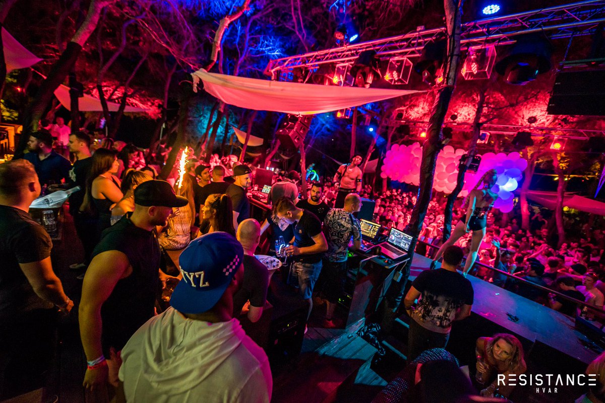 UltraEurope's tweet photo. weโre all feeling so good right now. @ResistanceMusic #DestinationUltra
Photo by: Stijn de Grauwe https://t.co/nEndQVmayo