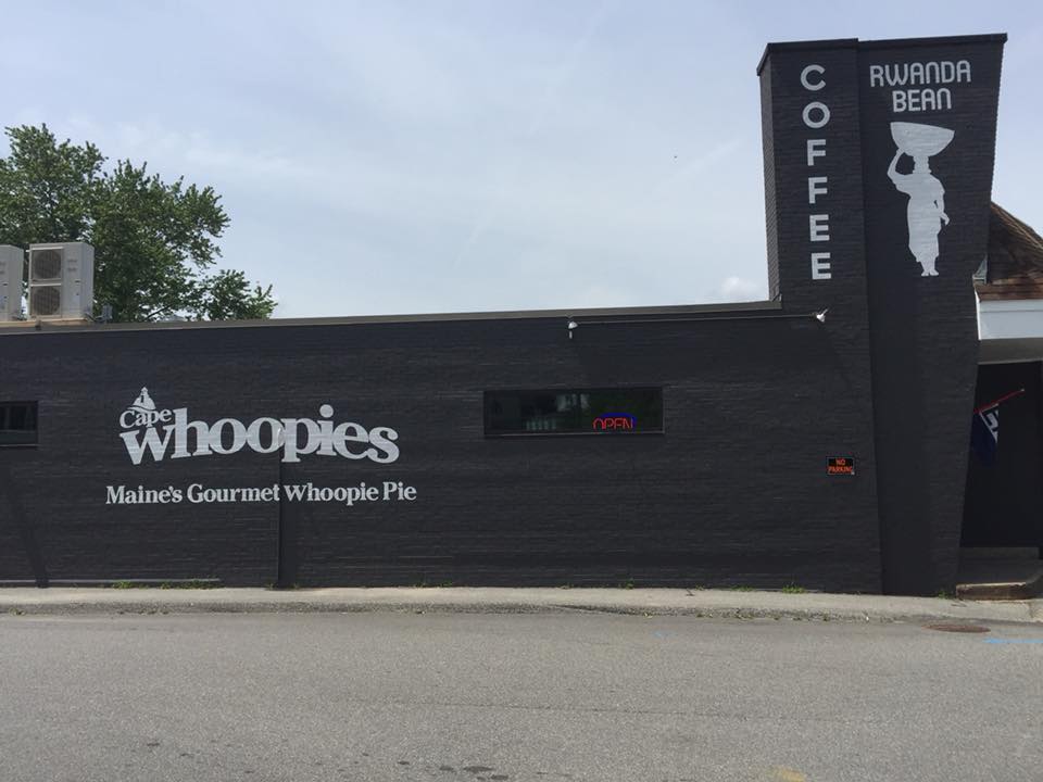 SteveMinichWMTW's tweet photo. Here’s a tasty Made in Maine for you. Cape Whoopies, Maine's Gourmet Whoopie Pie and... https://t.co/YEyFanOrFW https://t.co/msMU6l7rs7