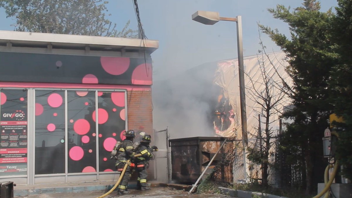 Stringernews's tweet photo. Central Islip, NY- Firefighters were called to a fire in a liquor store on Route 111 after a dumpster fire extended to the building. Fire got into the attic of the store. No injuries were reported. https://t.co/W5GiVcagyT