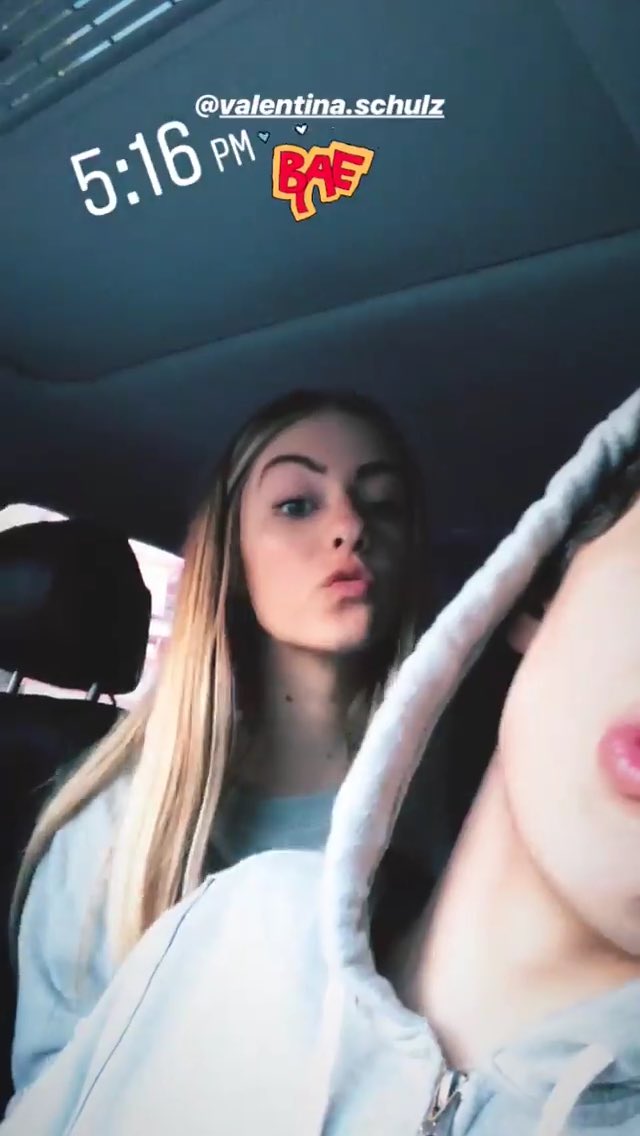 profileravalen's tweet photo. não sabe em quem votar? vota na tina, a melhor muser do mundo :)! (você não irá se arrepender, ela é incrivelmente maravilhosa, juro)!¡
@valentinaschulz
My #TeenChoice @TeenChoiceFox for #ChoiceMuser is @valentinaschulz
💞🌸💗💓🤪🤧🧚🏻♀️🍭🏰💕 https://t.co/X7qNt5ImBG