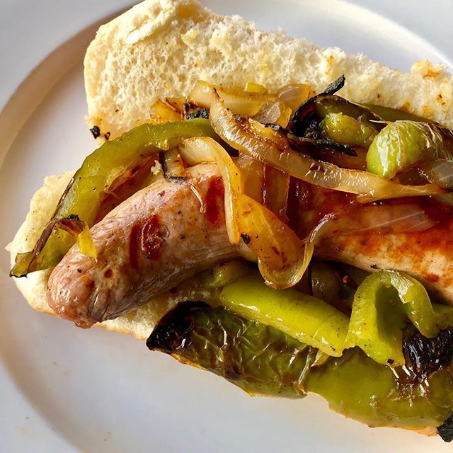 Made some Bansley Berkshire Ridge Farms bratwursts for the boys tonight. Going local can be so delicious. Go get some.
.
.
.
#eatlocal #bratwurst #arkansas ift.tt/2uobYsr