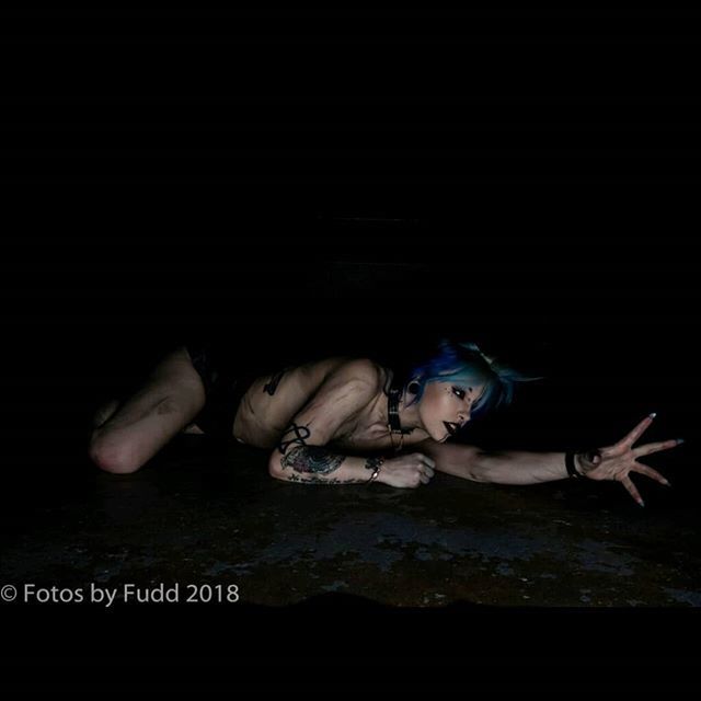 Boneskit1's tweet photo. There's no hope in the end of the war ⚔⚰
•
Photo by @fudds_fotos •
#modified #modifiedmodel #alternativegirl #alternative #model #goth #heathen  #eastcoastmodel #modelforhire #fashionmodel #altfashionmodel #alternativefashion #industrialmodel #tattoos #tattoo #tattooedmo… https://t.co/ePLemqgvan