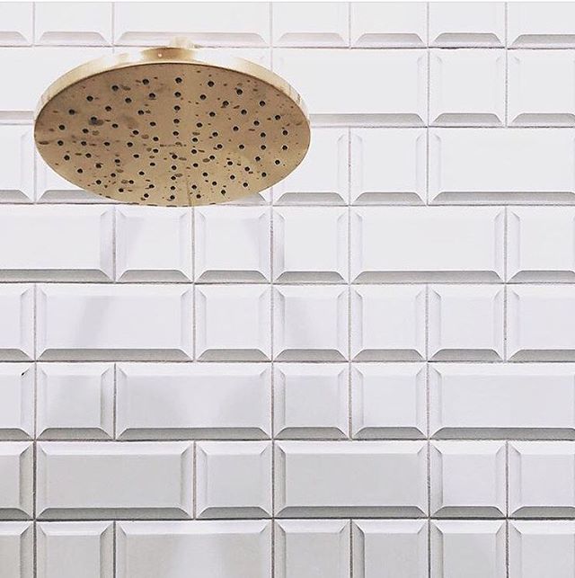The Bold and the Beveled 😊. #tiletuesday  Repost: @annsacks_dal  Design: @hhcliving ift.tt/2KPgTxB