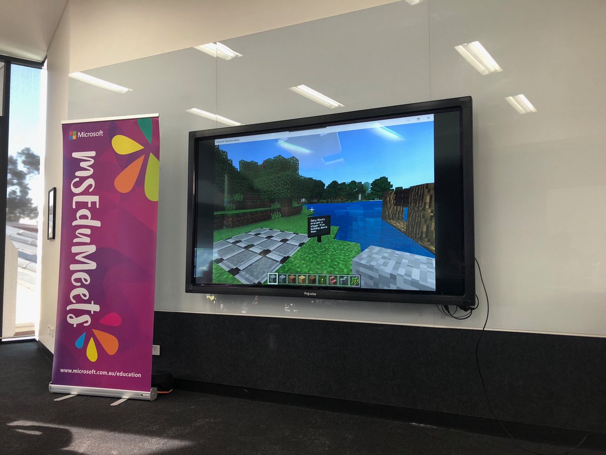 monique_mgreen's tweet image. Exploring Minecraft Education Edition #edtechsa2018 ⁦@PlayCraftLearn⁩