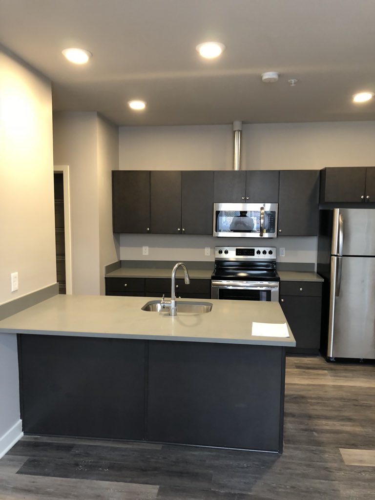 chrisronayne's tweet image. First views @CleInstituteArt dorms @inthecircle Opening 8/18 and looking good @MarousBrothers @ Newbrook Construction #CompleteNeighborhood