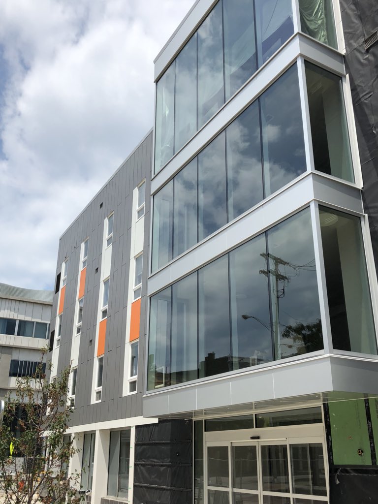 chrisronayne's tweet image. First views @CleInstituteArt dorms @inthecircle Opening 8/18 and looking good @MarousBrothers @ Newbrook Construction #CompleteNeighborhood