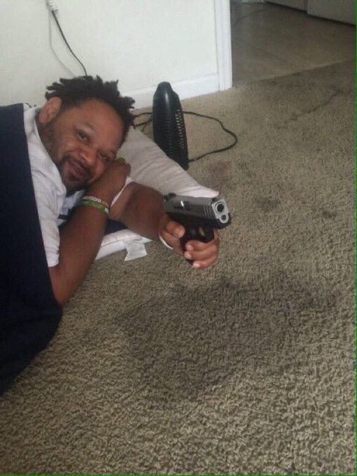 ArielGeo7's tweet image. Suena por tercera vez el despertador.