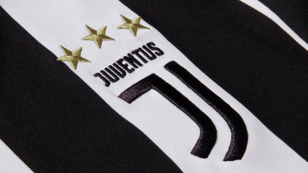noticias24's tweet photo. Las acciones del Juventus suben un 5,77 % tras el fichaje de Cristiano - https://t.co/HdJBXLndfe https://t.co/WbBSmN4o0V