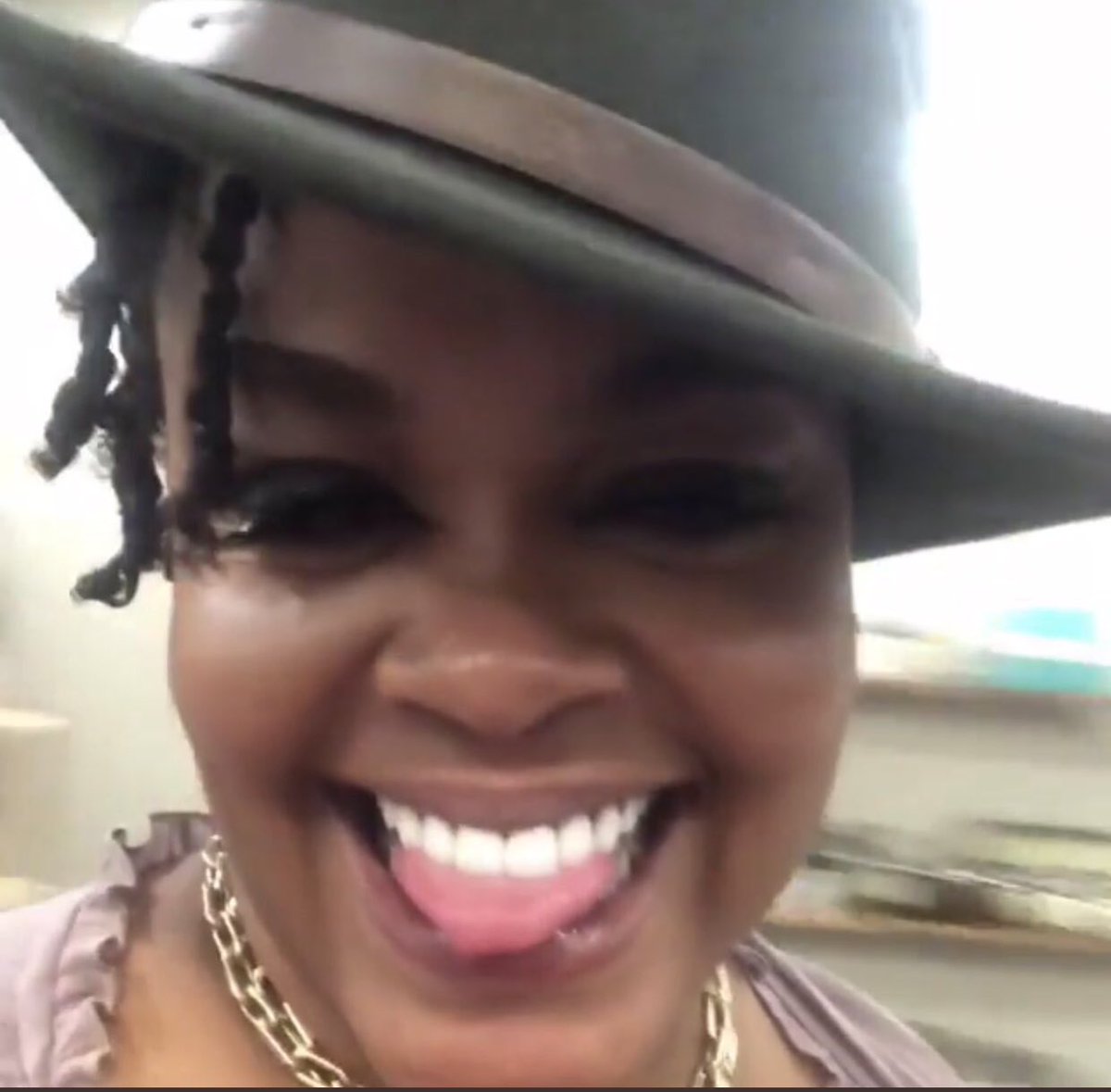 fxench's tweet photo. Me on FaceTime looking at myself and not the person I’m on FaceTime with https://t.co/bgkbnS69qa