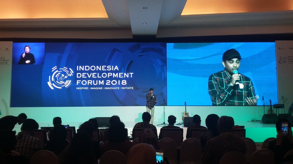 "Lagu membentuk karakter manusia, pengembangan kebudayaan bisa menjadi kekuatan pembangunan Kawasan Timur Indonesia" <a href="/GlennFredly/">Latuihamallo</a> #IDF2018