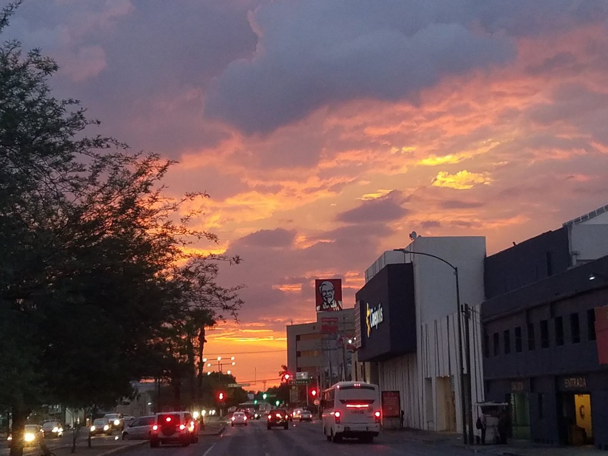 Los atardeceres de mi bello #Hermosillo lo único que no nos han podido robar los malandros...