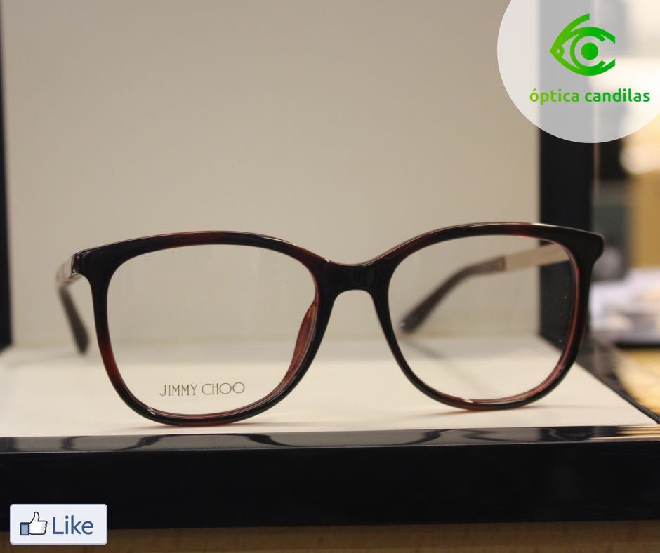 En cada modelo de las monturas JIMMY CHOO siempre encontrarás un detalle que lo hace único y diferente al resto.

#OpticaCandilas #jimmychoo