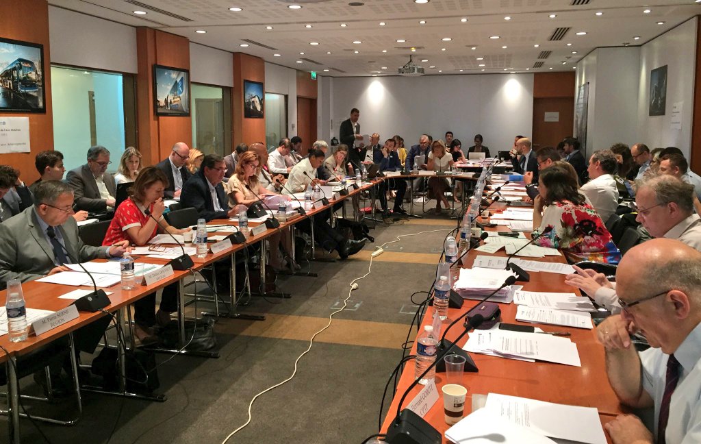didier_dousset's tweet photo. 🚉 Présent au CA d’@IDFmobilites. 

Nouvelles rames, nouvelles lignes, nouveaux forfaits, modernisation des gares...

Nous poursuivons l'amélioration des services de transports pour l'ensemble des Franciliens !
#ConseilIdfm https://t.co/6LAjOOMNqQ