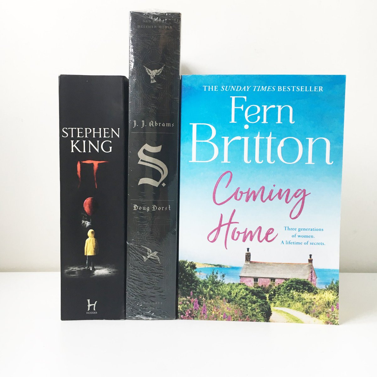 Waterstones's tweet photo. Today’s reading

#ItsComingHome 
@StephenKing @jjabrams @Fern_Britton https://t.co/t6tNXDDad8