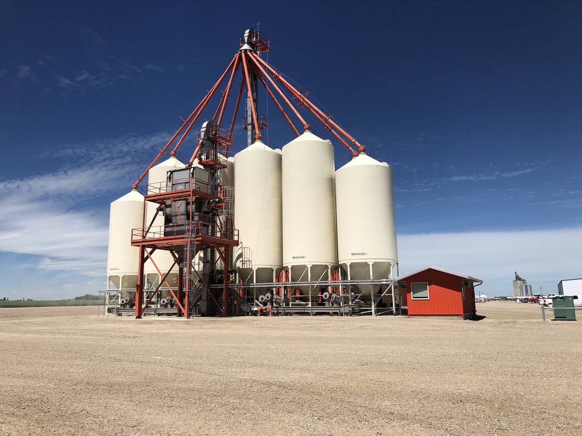 OwenLangley19's tweet photo. Day 1 also visited Robertson Pioneer. One stop shop for their clients, providing crop input supply (fert and crop protection) and agronomy support with 90 agros across 60 locations. Also manage the end product, with recieval facilities and export @SyngentaANZ #TalinorStudyTour https://t.co/ttcZgvYzR4