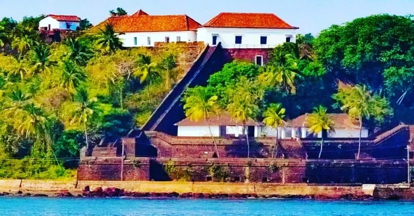 Reis Magos Fort -North Goa | bit.ly/2NIml3g

#reismagos #reismagosfort #reismagosbeach #goafort #goaforts #goa #goabeach #goabeauty #goabeaches #goadairies #goadiaries #goavibes #trippygoa #tripgram #travelgram