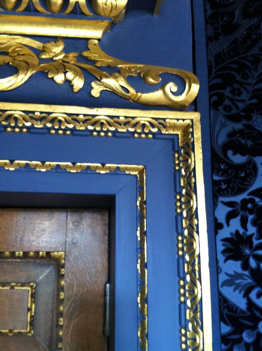 atkeyandco's tweet photo. How gorgeous this rich combination of blue and gilding? The oak doors are highlighted to perfection at Chiswick House: https://t.co/7BBxVpmKoj 
#perioddoors #georgiandoors #paneldoors #authentic https://t.co/c1ZkUZMqpW