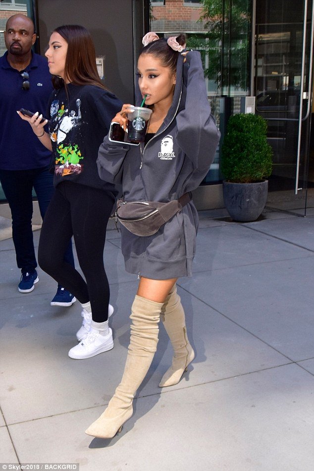 sammensmeltning tilpasningsevne officiel Daily Mail Celebrity on Twitter: "Ariana Grande rocks an oversized hoodie  and thigh high boots in NYC https://t.co/MhaToJDcP7  https://t.co/1hhMbhLnOs" / Twitter
