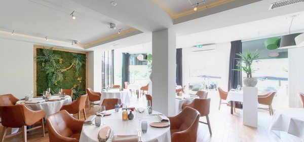 OnlineInBeeld's tweet photo. Lekker uit eten? Culinair genieten aan de Vecht in @gemhardenberg? Ga dan naar Amused Food &amp; Wine. Hier kan je heerlijk eten met eerlijke producten uit de regio gecombineerd met heerlijke begeleidende wijnen. Kijk er dan zelf rond met de virtuele tour: https://t.co/Drc3akHmjb https://t.co/Z8wK0mb07L