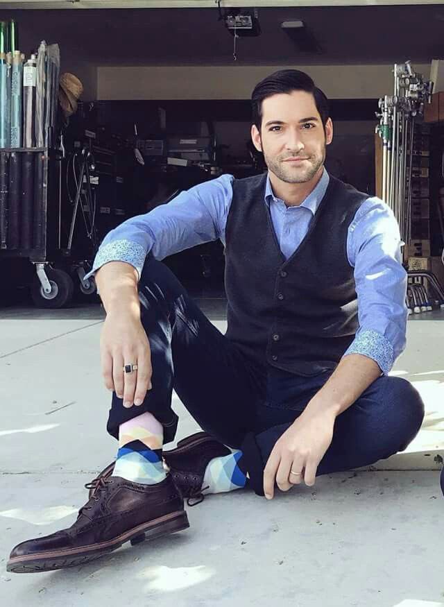 Tom_EllisFans's tweet image. #WednesdayTreat
#TomEllis
#Lucifer

Because I looove these socks 😋

#LuciferMorningstar
#LuciferOnNetflix
#LuciferSeason4