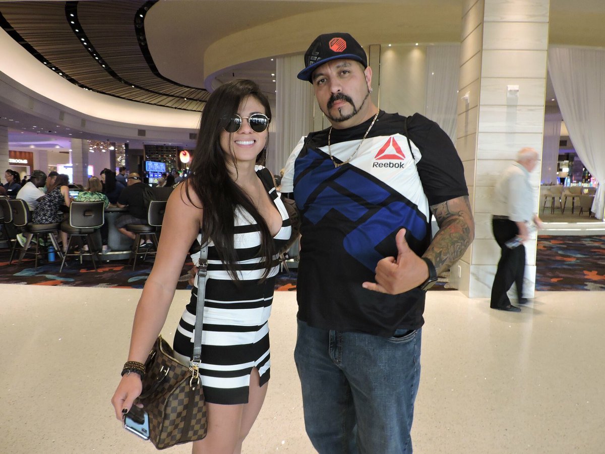 KALMADO87's tweet photo. Obrigado @ClaudiaGadelha_ For The Photo Op , Looking So Pretty As Always , Best Of Luck In Your Future 👊🏼🤪 ❤️ @ufc #UFC226 #ufcinternationalweek #ufcinternationalweek2018 #keepkalm #kalmado #claudiagadelha https://t.co/LbPyqN74hI