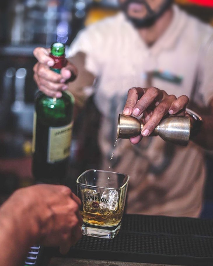 Pro tip: Ambidexterity and whiskey go hand-in-hand.

#jamesonirishwhiskey #jamesonwhiskey