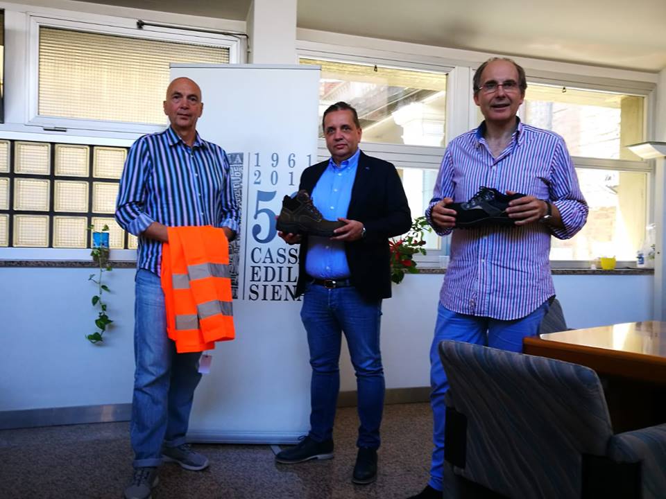 Sottoscritto il contratto con BN NAVA SRL per la fornitura delle scarpe infortunistiche e del vestiario. 
Da fine di Ottobre gli operai iscritti a Cassa Edile aventi diritto, riceveranno la fornitura abbigliamento e d.p.i. completamente rinnovata.
#sicurezza #novità #prestazioni