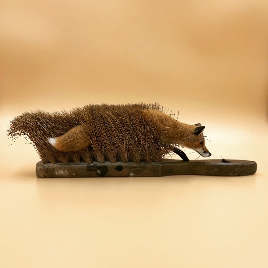 Distinctboxes's tweet image. Simon Brown finds old, beaten up, heavily used brushes that nobody would look twice  at and bring them back to life with tiny animals. More ://www.instagram.com/thegentlemanfelter/