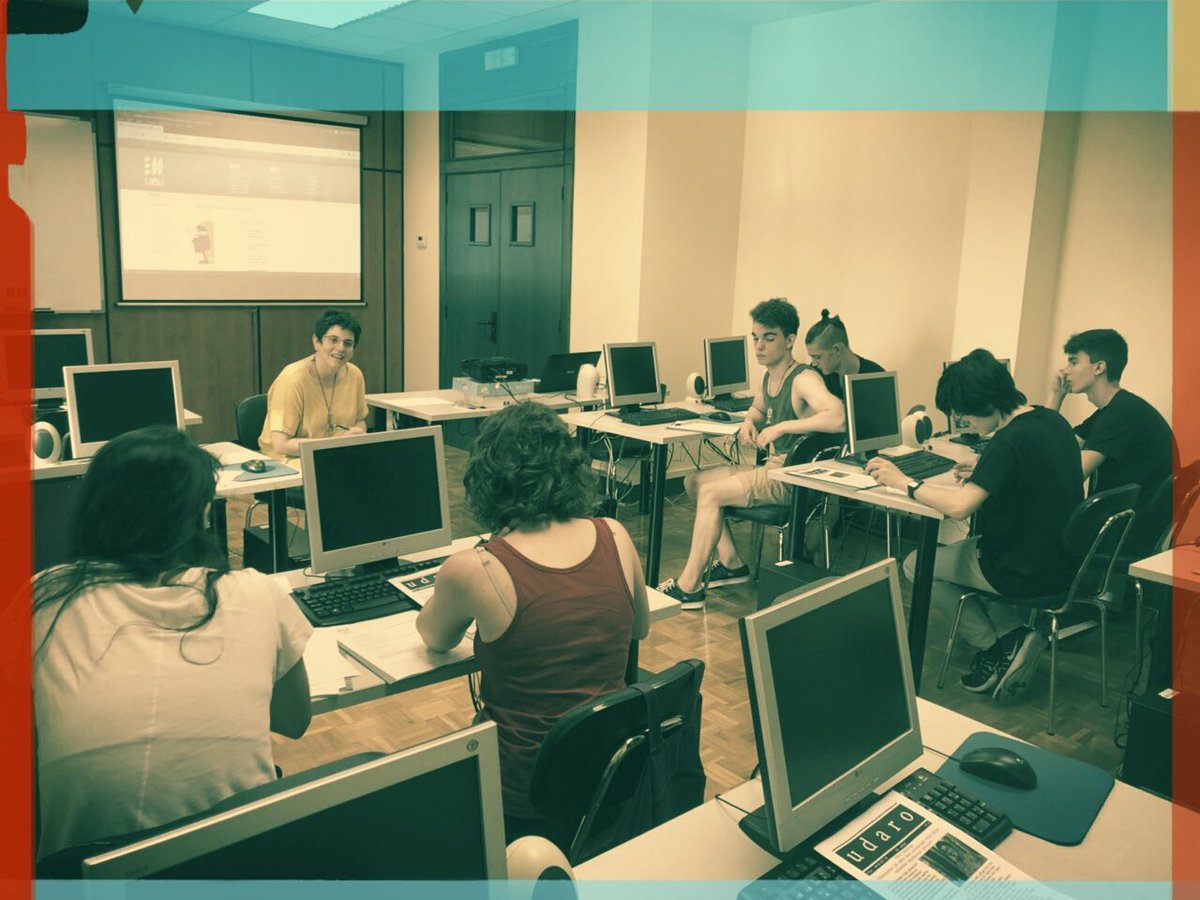iesunamuno's tweet photo. Gure ikasleak diren Izaskun, Victoria, Alain, Asier, Aitor eta Ibai #ZientziaAzoka n irabazitakoaz gozatzen Edurne Larraza (@elur_larraza) konputagailuen arkitektura eta sistemen irakaslearekin. Eibarren @ueu_orokorra ren egoitzan. #azoka18 @zientziahezk #UnamunokoakGara #UI46 https://t.co/V9xHzL5hII