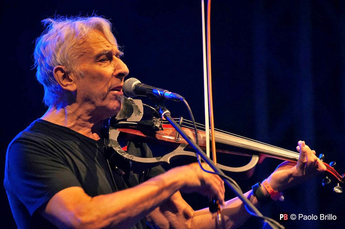 #johncale live in Padova 6.7.2018

photo: flickr.com/photos/highw61/