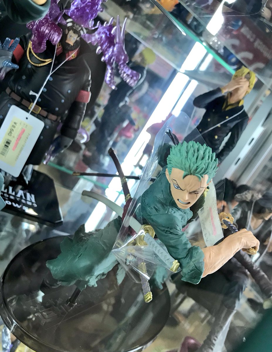 大阪日本橋ジャングル Jungle ワンピースの現状品コーナー この数を並べると絶景ですね ゾロかっこよすぎません バナロ島の決戦時の エースとティーチもカッコいい おれは白ひげを王にする 名言です W ワンピース
