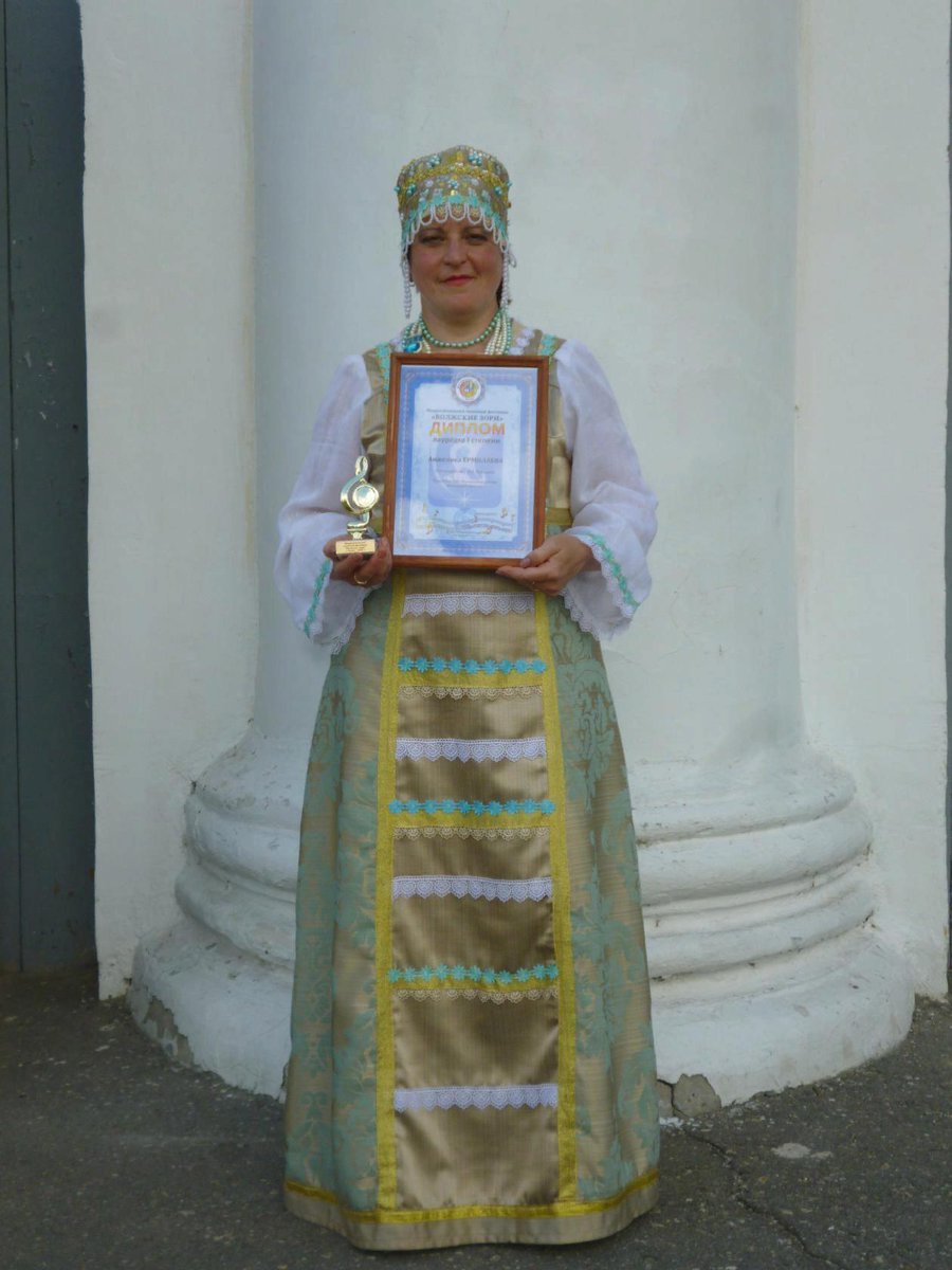 Коллектив Панинского КДК "Бабье лето" принял участие в фестивале "Волжские зори" в г. Пучеж. И завоевал два диплома фестиваля. Поздравляем!