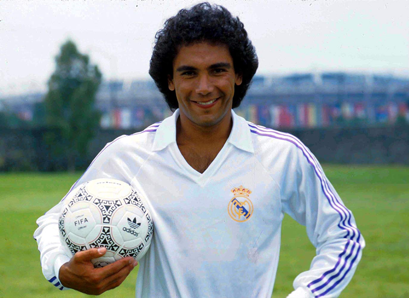 Happy birthday to Real Madrid and Mexico legend Hugo Sanchez, who turns 60 today! 