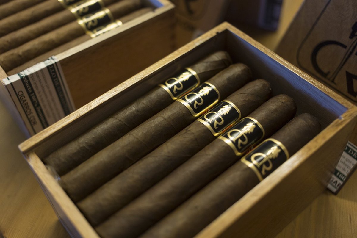CDRCigars's tweet photo. ¿Cuál es la vitola que más te gusta de nuestros cigarros? 🙌 #CDRMoment #CDRCigars https://t.co/crwczaIJyd