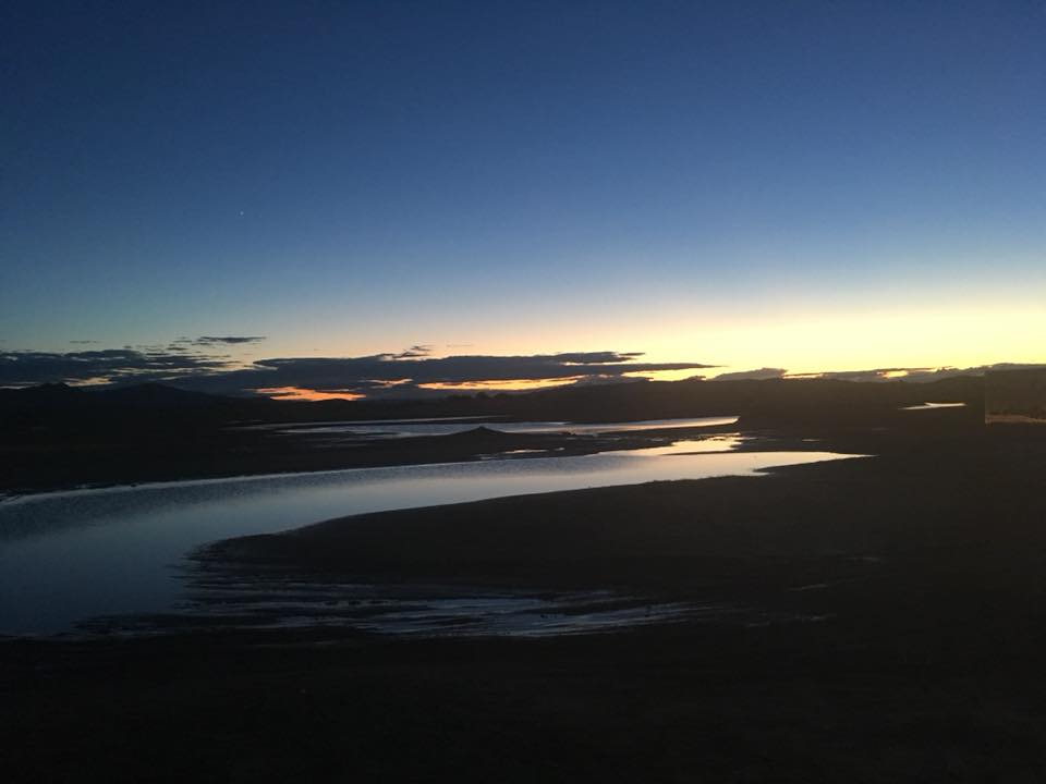 racingtheplanet's tweet image. Gobi March 2018:  
✔️Getting some last minute tips from locals
✔️Admiring the landscape
✔️Working until sunset preparing the course for more than 200 competitors from 50 nations. 
#inaday #racingtheplanet #morethanarace
bit.ly/1qFpcXt 🇲🇳🇲🇳🇲🇳