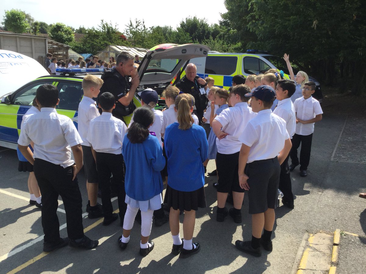 The motorway police also popped in to explain the details of their job and their daily experiences. They were all intrigued by the stinger and couldn’t wait to see what sitting in the drivers seat sounding the siren felt like.
