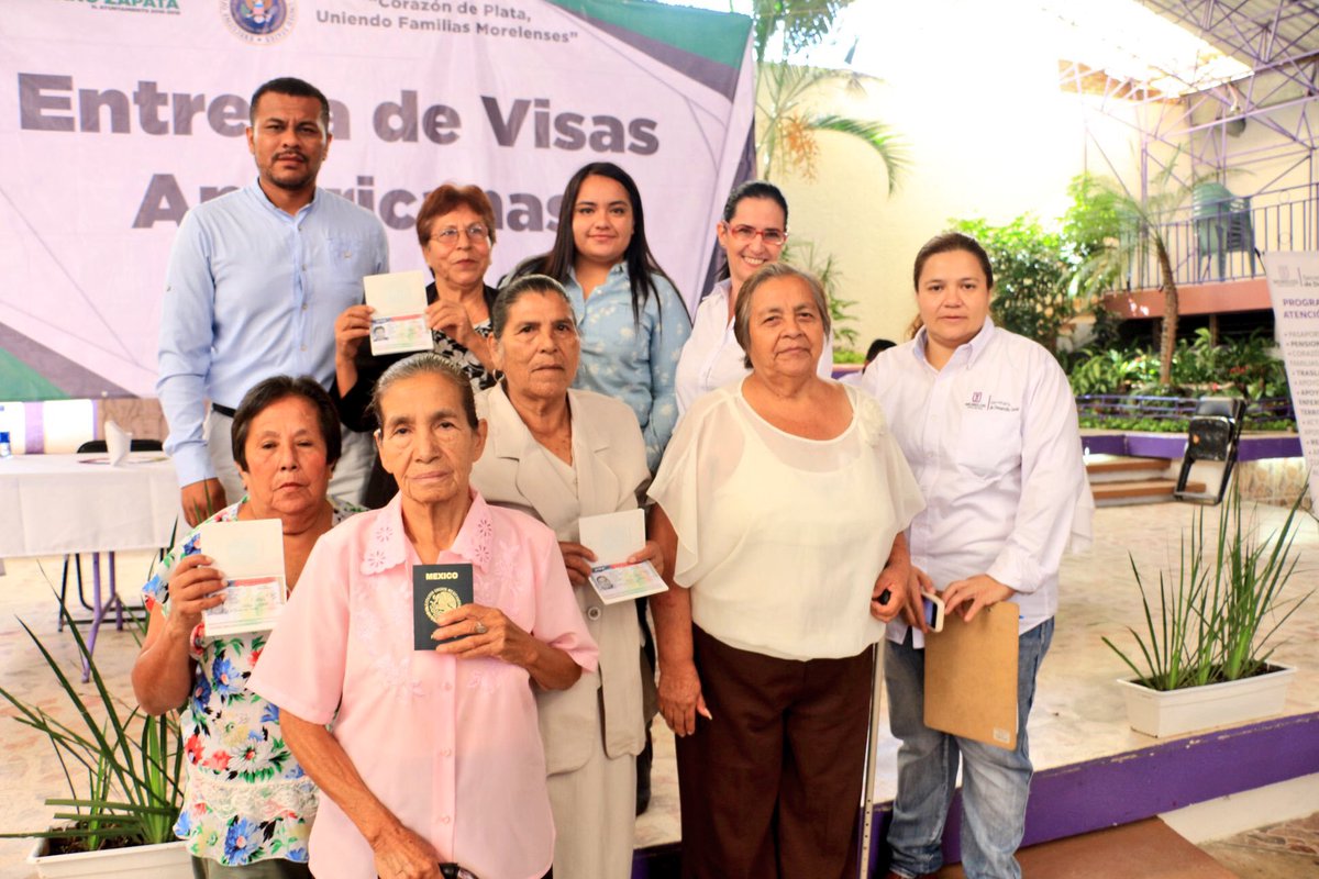 ZapataGob's tweet photo. Con la presencia de @BlankAlmazo entregamos 24 Visas Americanas gestionadas gracias al programa #CorazónDePlata con esta suma de voluntades hacemos posible el reencuentro de familias después de muchos años https://t.co/fenkVI3o5Q