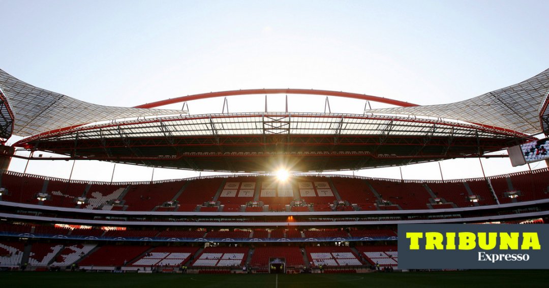 expresso's tweet photo. Toupeira do Benfica acedeu 385 vezes a dez processos em segredo de Justiça... https://t.co/hF52eku4oF https://t.co/cH311SmZo3