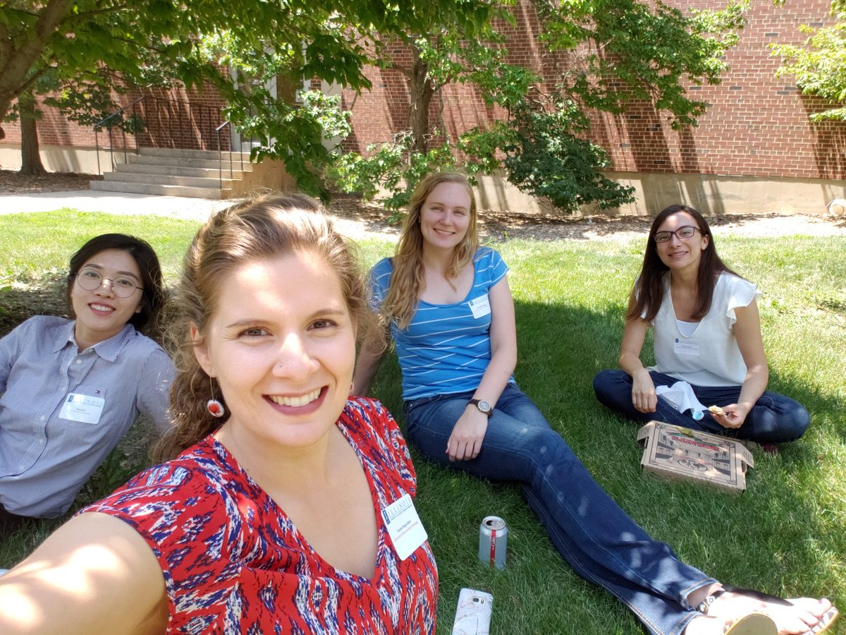 susanabadrock's tweet photo. Making connections at the @IMLCZO annual meeting. #connectivity #CZOscience @criticalzoneorg @CEEatIllinois #womeninstem https://t.co/vjbPa8Q39p