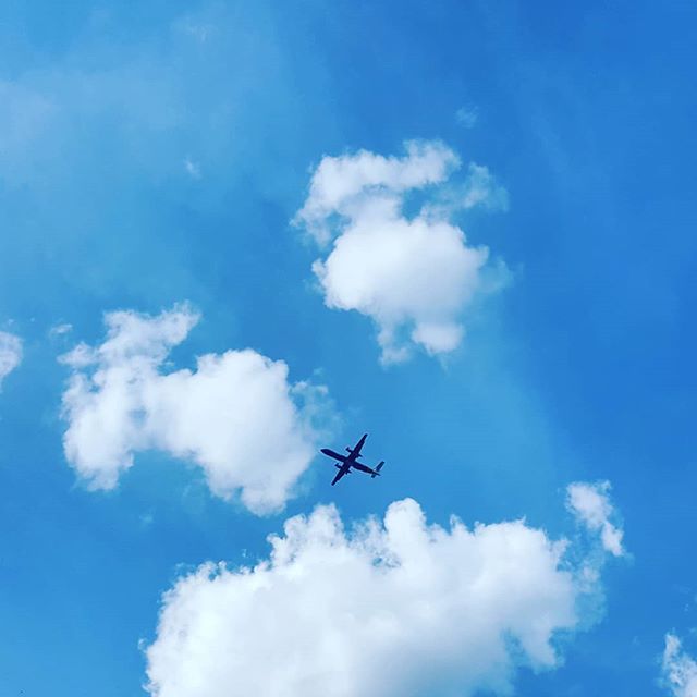 MaryALafferty's tweet photo. Plane spotting down Cramond #plane #flying #clouds #bluesky #sunshine #summer #cramond #cramondforeshore #edinburgh https://t.co/XhYL1SkSVI https://t.co/TCjFGHS4Gj