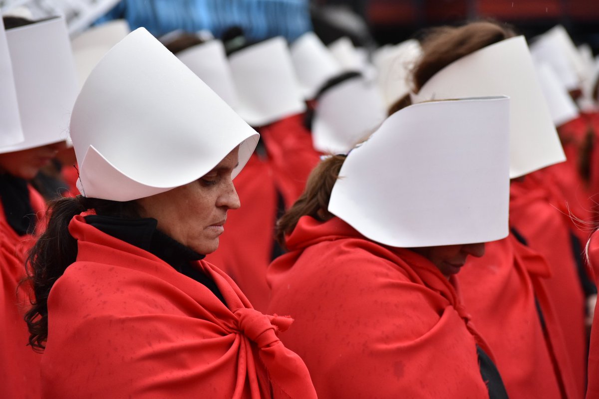 Hello, <a href="/MargaretAtwood/">Margaret E Atwood</a>, this is happening right now in front of the Congress, in Argentina. #AbortoLegalYa #demonstration