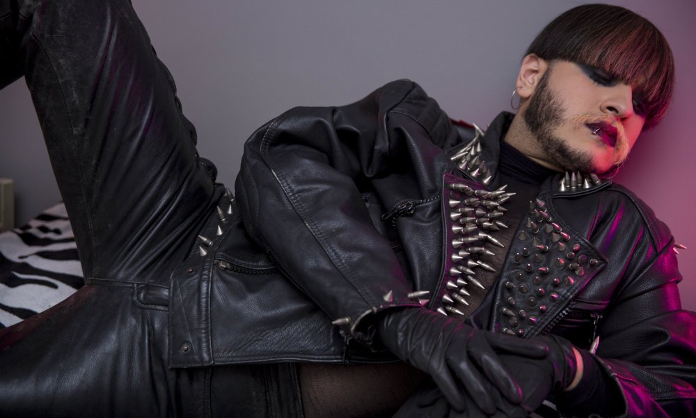 E o mix cheio de acid e loucuras é da dona do baile: @miss_playmobil. Ouça o mix e leia a entrevista dessa figura que comemora 12 anos de vida clubber com festão em SP. https://t.co/5Cx67IHYPY https://t.co/bNx48wAJQQ