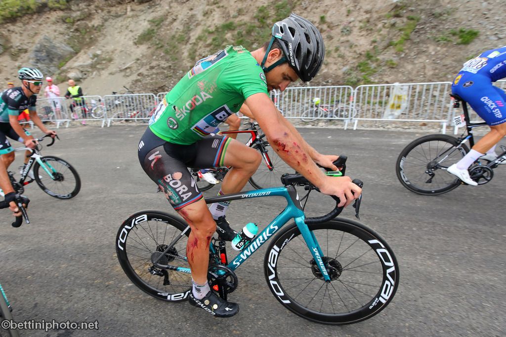 Thanks everybody for your support and messages! That was a hard crash but, fortunately, I haven't broken anything and I feel confident about the last four stages of @LeTour (@bettiniphoto)